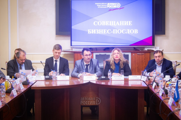 Заместитель министра промышленности и торговли Алексей Груздев предложил  Максиму Загорнову «вместе открыть двери для бизнеса»