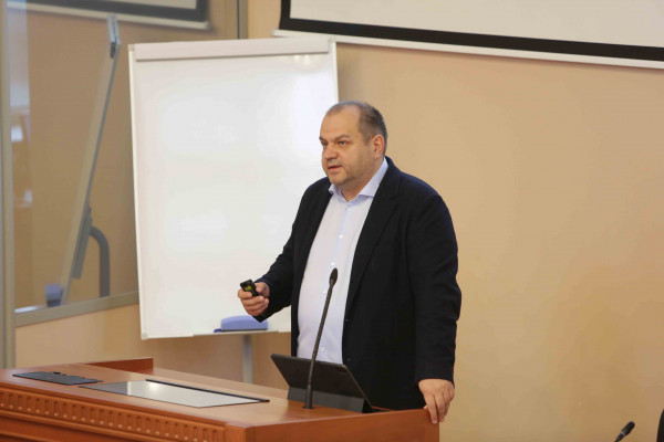 В рамках проекта «Открытый бизнес» прошла лекция бизнес-посла «Деловой России» в ОАЭ Максима Загорнова