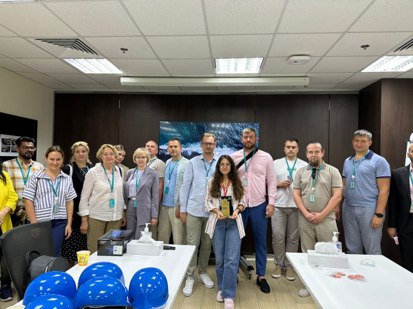 Young Russian entrepreneurs complete an internship in the UAE